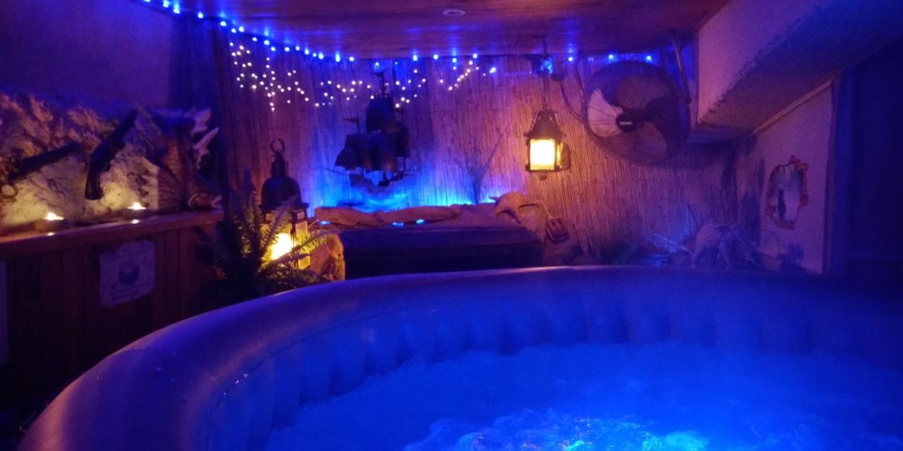 Nouveau ! Chambre D'Hote Insolite Privee " Coeurs De Pirates A Bali En Provence" Spa Sauna Massages Dans Cadre Exotique D'Amenagements Exterieurs D'Exception Ete Comme Hiver Bienvenue !!! กาวาแลร์-ซูร์-แมร์ ภายนอก รูปภาพ